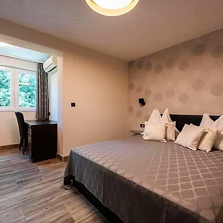 מלון Bed & Breakfast Villa Terezija באסקה