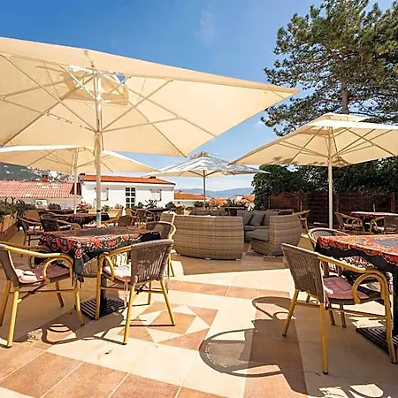 Bed & Breakfast Villa Terezija באסקה