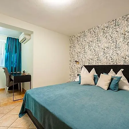 Bed & Breakfast Villa Terezija מלון