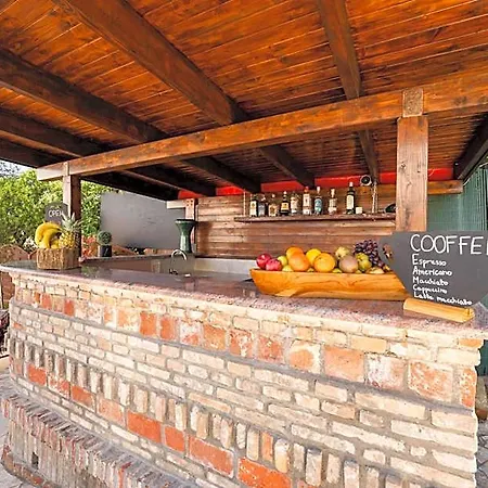 Bed & Breakfast Villa Terezija מלון 3*